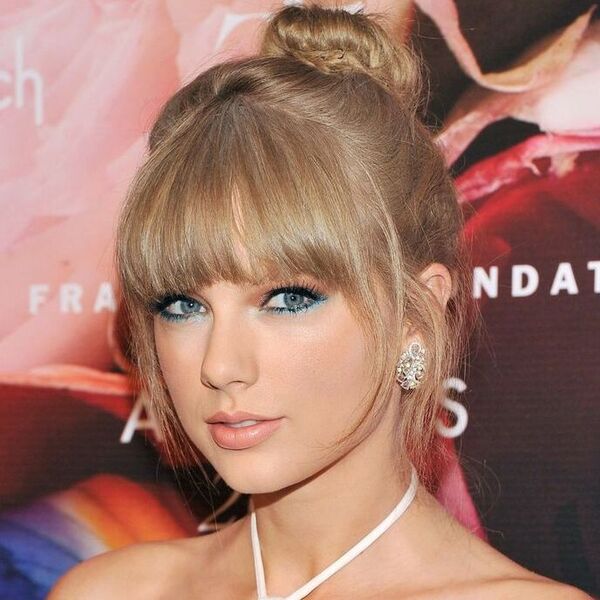 Celebrity Updo for Medium Hair- Taylor Swift wearing a white camisole dress