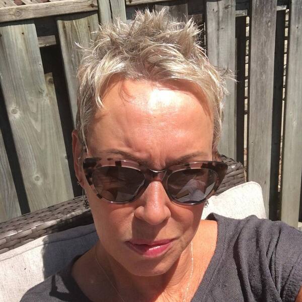 Gelled Hairstyles for Women Over 60- a woman over 60 wearing a sunglasses