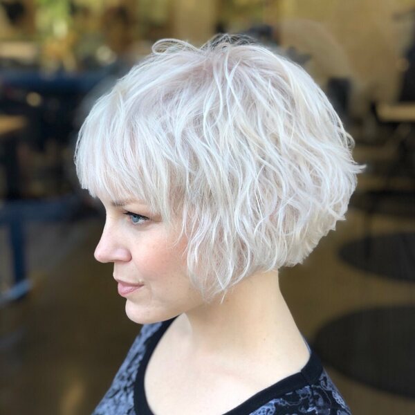 Wavy Bob Haircuts for Square Faces - a woman in a side view